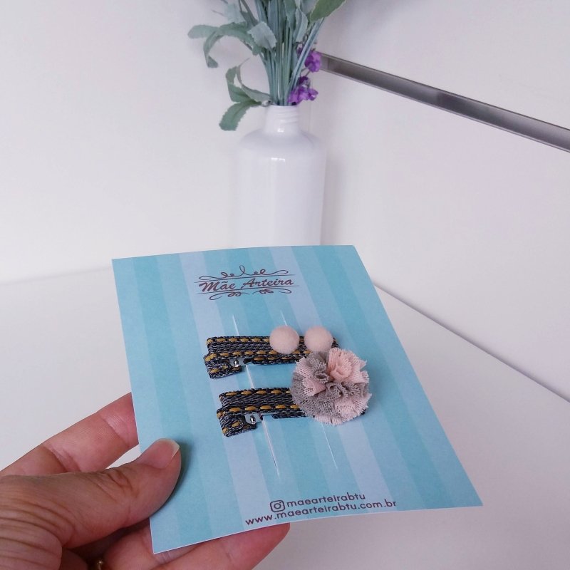 Hair Clip 2 Pequeno Jeans Preto/Pompom - Imagem 2