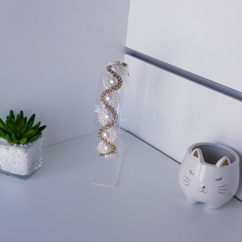 Tiara Luxo Pérolas/Stras Dourado