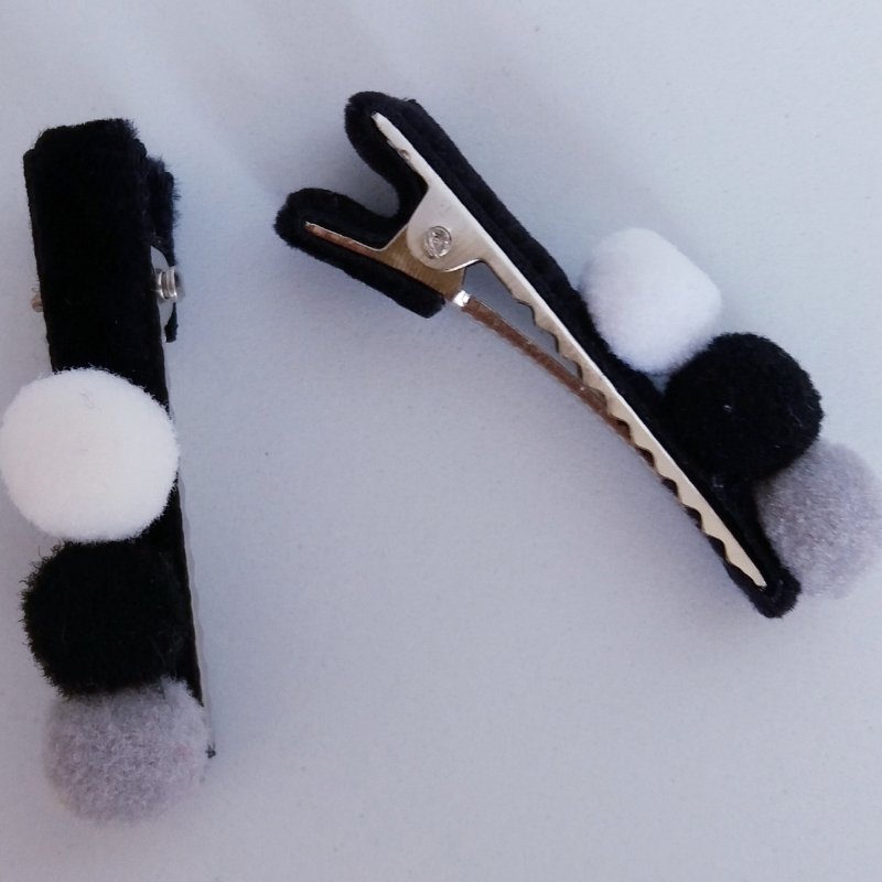 Hair Clip 2 Pequeno Preto Veludo Pompom - Imagem 2