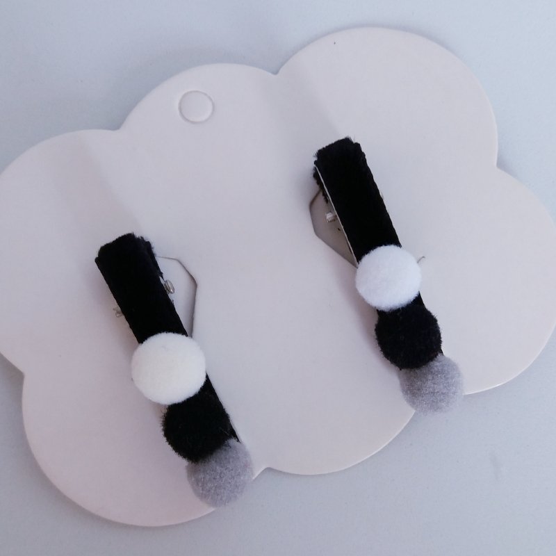 Hair Clip 2 Pequeno Preto Veludo Pompom