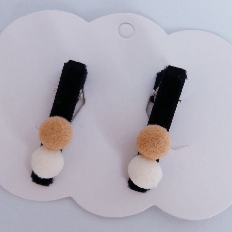 Hair Clip 2 Pequeno Preto Veludo Pompom - Imagem 3