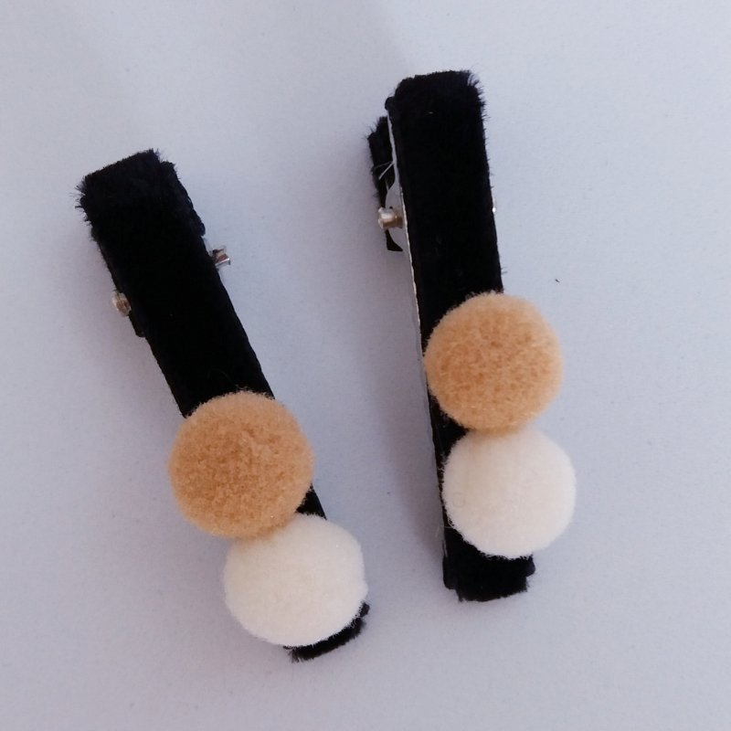 Hair Clip 2 Pequeno Preto Veludo Pompom